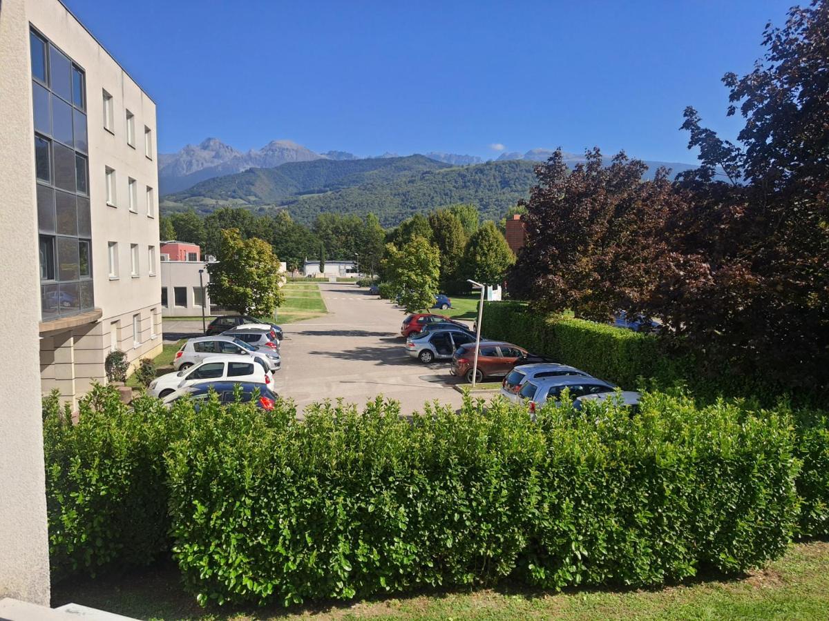 Studio Dans Residence Pour Location Courte Duree Et Etudiants Parking Gratuit Gières Buitenkant foto
