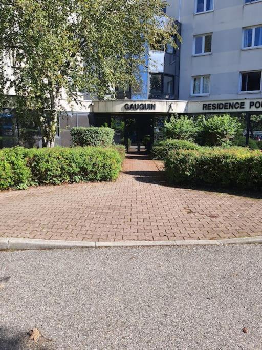Studio Dans Residence Pour Location Courte Duree Et Etudiants Parking Gratuit Gières Buitenkant foto
