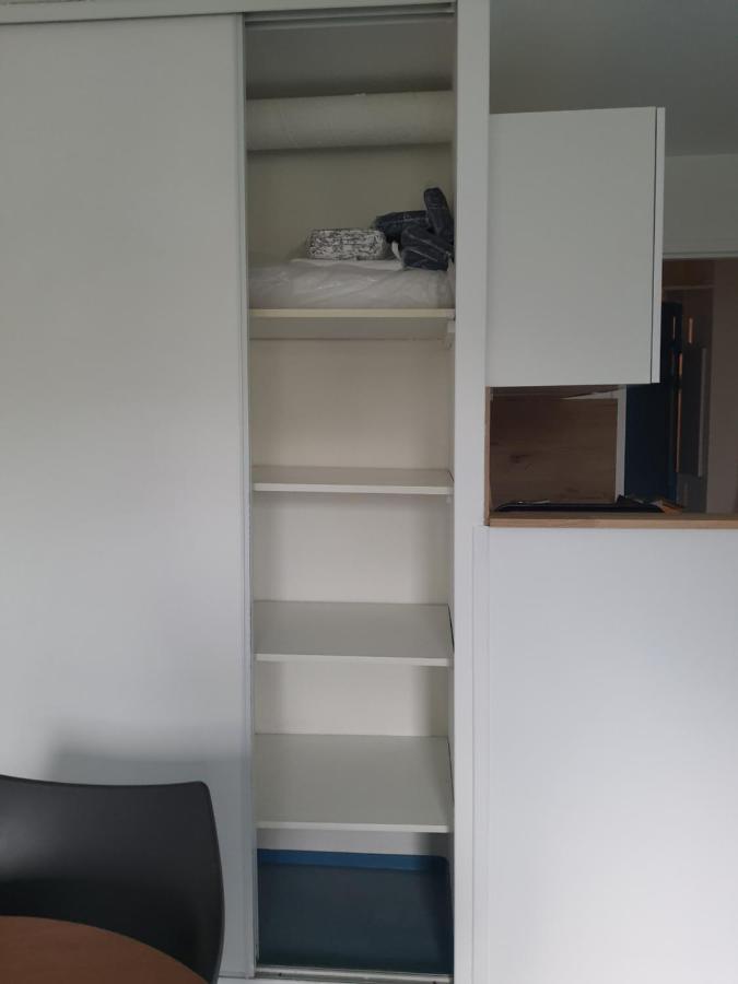 Studio Dans Residence Pour Location Courte Duree Et Etudiants Parking Gratuit Gières Buitenkant foto